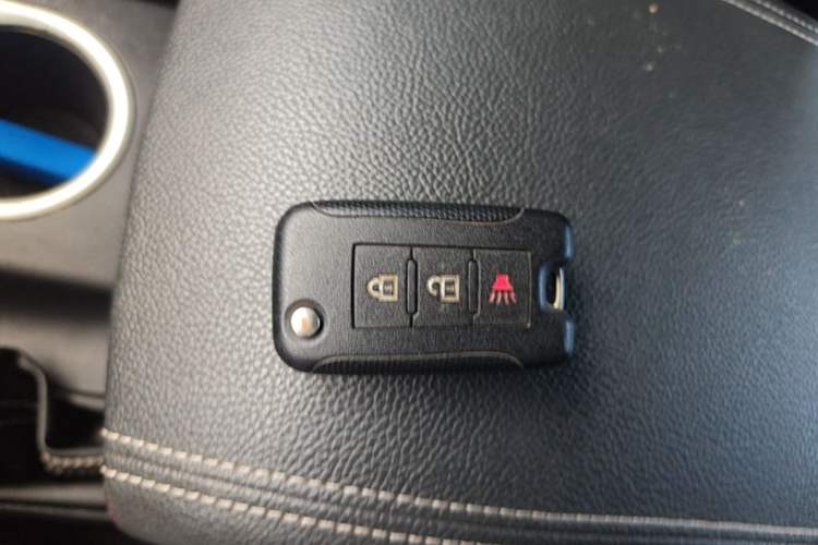 Used Dongfeng Ruichi 6 2021 2.3T Manual Two-Wheel Drive Diesel Standard M9T Vehicle Key