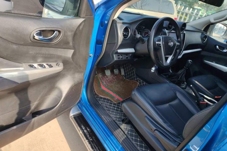 Used Dongfeng Ruichi 6 2023 Revised Version 2.3T Manual Two-Wheel Drive Diesel Standard Trim with Long Cargo Bed Driver Seat