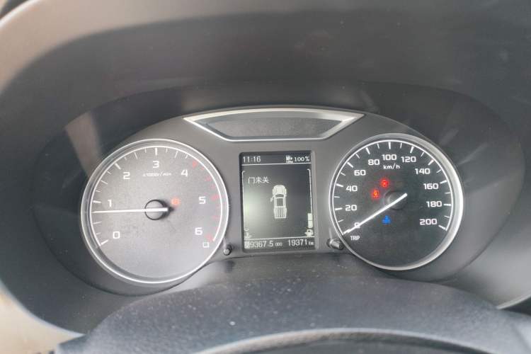 Used Dongfeng Ruichi 6 2023 Revised Version 2.3T Manual Two-Wheel Drive Diesel Standard Trim with Long Cargo Bed Instrument Cluster