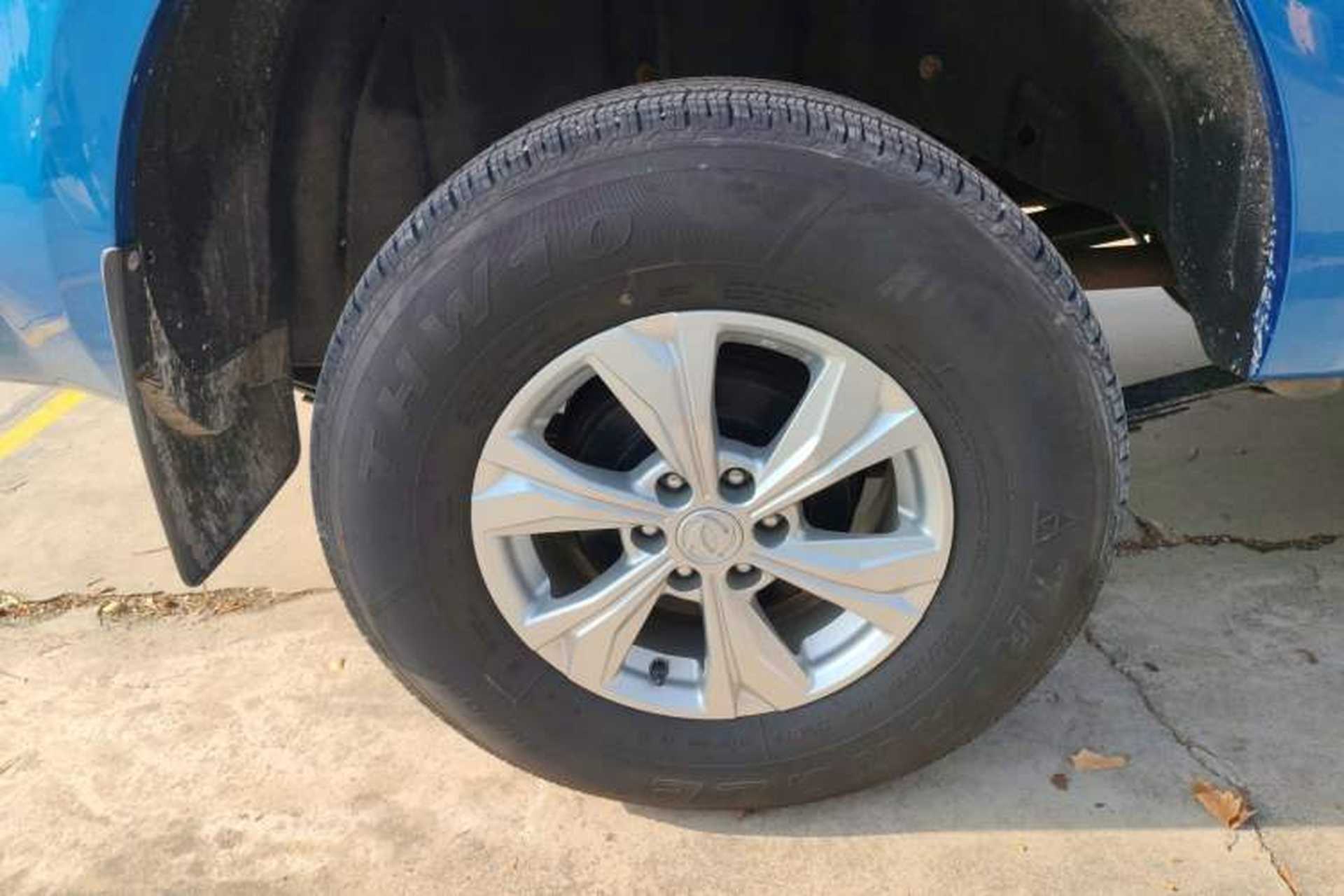 Used Dongfeng Ruichi 6 2023 Revised Version 2.3T Manual Two-Wheel Drive Diesel Standard Trim with Long Cargo Bed Right Rear Wheel Hub