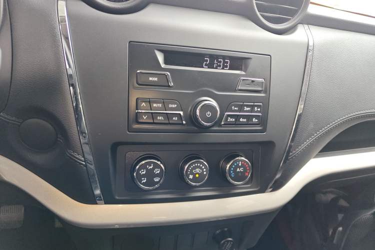 Used Dongfeng Ruichi 6 2023 Revised Version 2.4L Manual Two-Wheel Drive Gasoline Standard Edition Audio And AC Panel