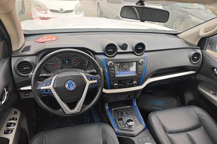 Used Dongfeng Ruichi 6 2023 Bucket-Style Standard Version 350 km Center Console
