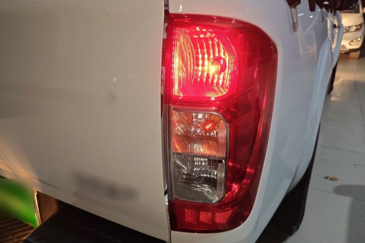 Used Dongfeng Ruichi 6 2023 Revised Version 2.3T Manual Two-Wheel Drive Diesel Standard Trim with Long Cargo Bed Exterior 6