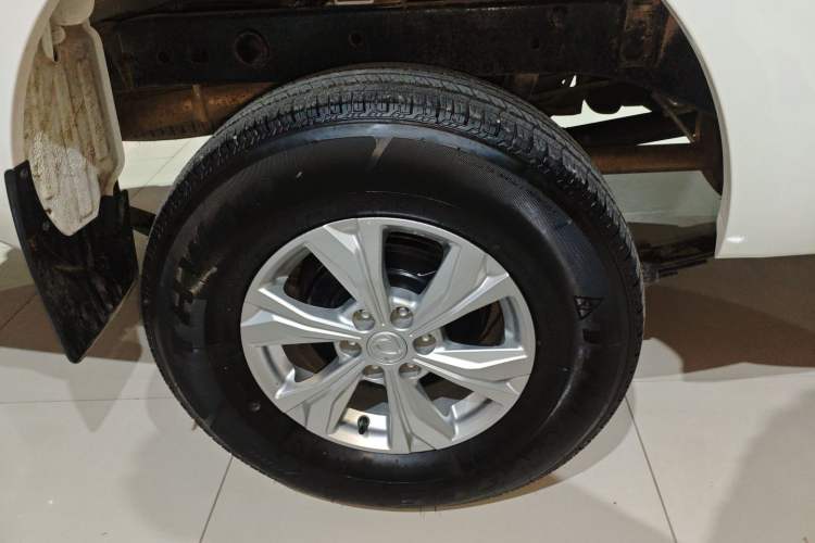 Used Dongfeng Ruichi 6 2023 Revised Version 2.3T Manual Two-Wheel Drive Diesel Standard Trim with Long Cargo Bed Exterior 8