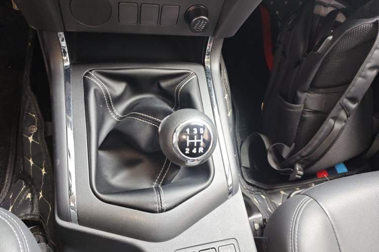 Used Dongfeng Ruichi 6 2023 Revised Version 2.4L Manual Two-Wheel Drive Gasoline Standard Edition Gear Lever