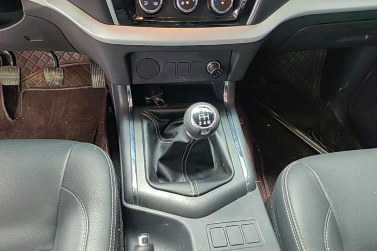 Used Dongfeng Ruichi 6 2023 2.4L Manual Two-Wheel Drive Gasoline Standard Version with Long Cargo Bed Gear Lever