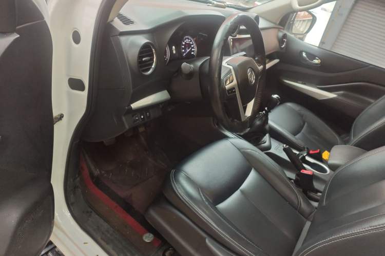 Used Dongfeng Ruichi 6 2023 2.3T Manual 4x4 Diesel Standard Version Interior 3