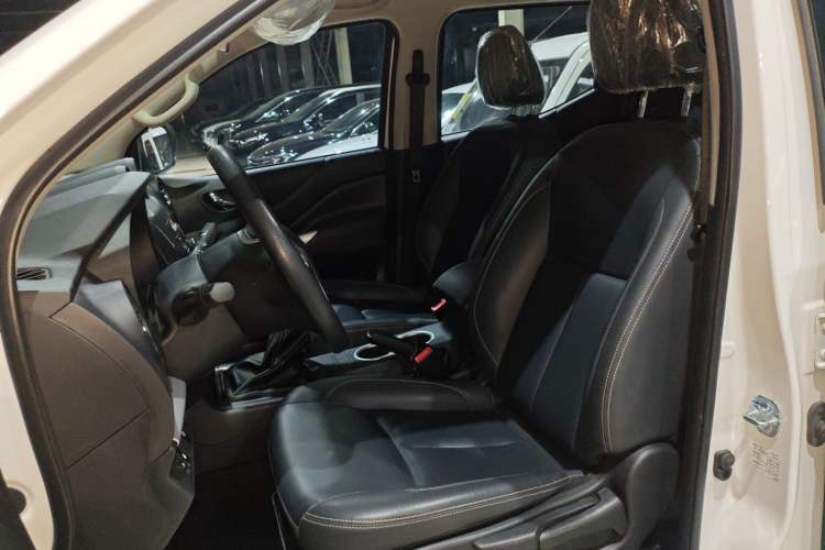 Used Dongfeng Ruichi 6 2023 Revised Version 2.3T Manual Two-Wheel Drive Diesel Standard Trim with Long Cargo Bed Left Front Seat