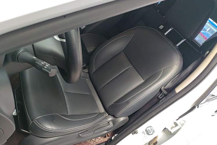 Used Dongfeng Ruichi 6 2023 2.4L Manual Two-Wheel Drive Gasoline Standard Version with Long Cargo Bed Left Front Seat