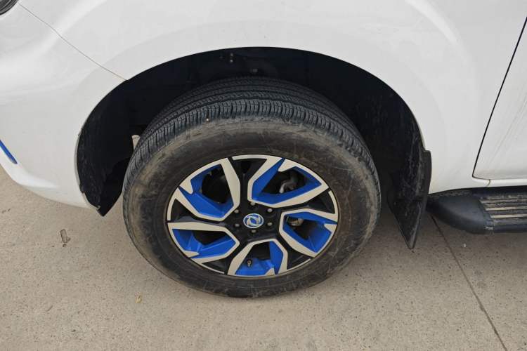 Used Dongfeng Ruichi 6 2023 Bucket-Style Standard Version 350 km Left Front Wheel Hub
