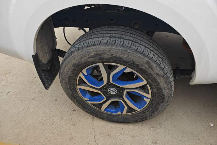 Used Dongfeng Ruichi 6 2023 Bucket-Style Standard Version 350 km Right Rear Wheel Hub