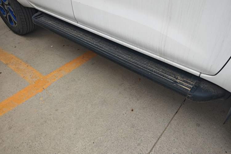 Used Dongfeng Ruichi 6 2023 Bucket-Style Standard Version 350 km Right Side Sill
