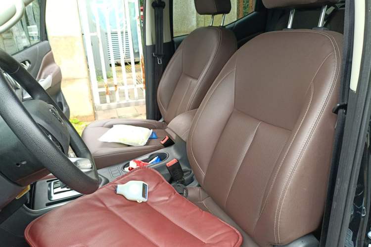 Used Dongfeng Ruichi 6 Pro 2024 2.3T Automatic 4x4 Diesel Luxury Edition with Long Cargo Bed Left Front Seat