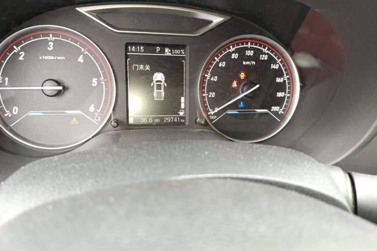 Used Dongfeng Ruichi 6 Pro 2024 2.3T Automatic 4x4 Diesel Luxury Edition with Long Cargo Bed Odometer Close Up