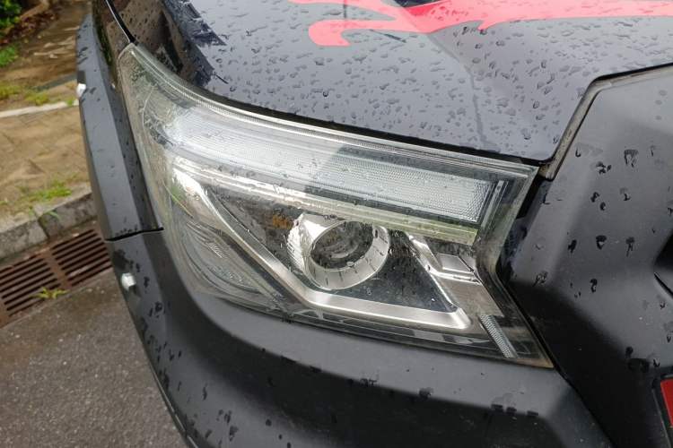 Used Dongfeng Ruichi 6 Pro 2024 2.3T Automatic 4x4 Diesel Luxury Edition with Long Cargo Bed Right Front Headlight