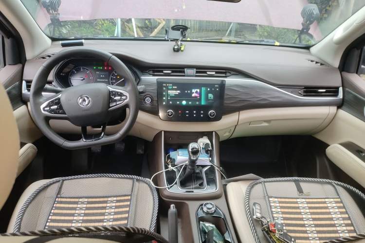 Used Dongfeng Ruichi 7 2022 2.3T Manual 4x4 Diesel Flagship M9T Center Console