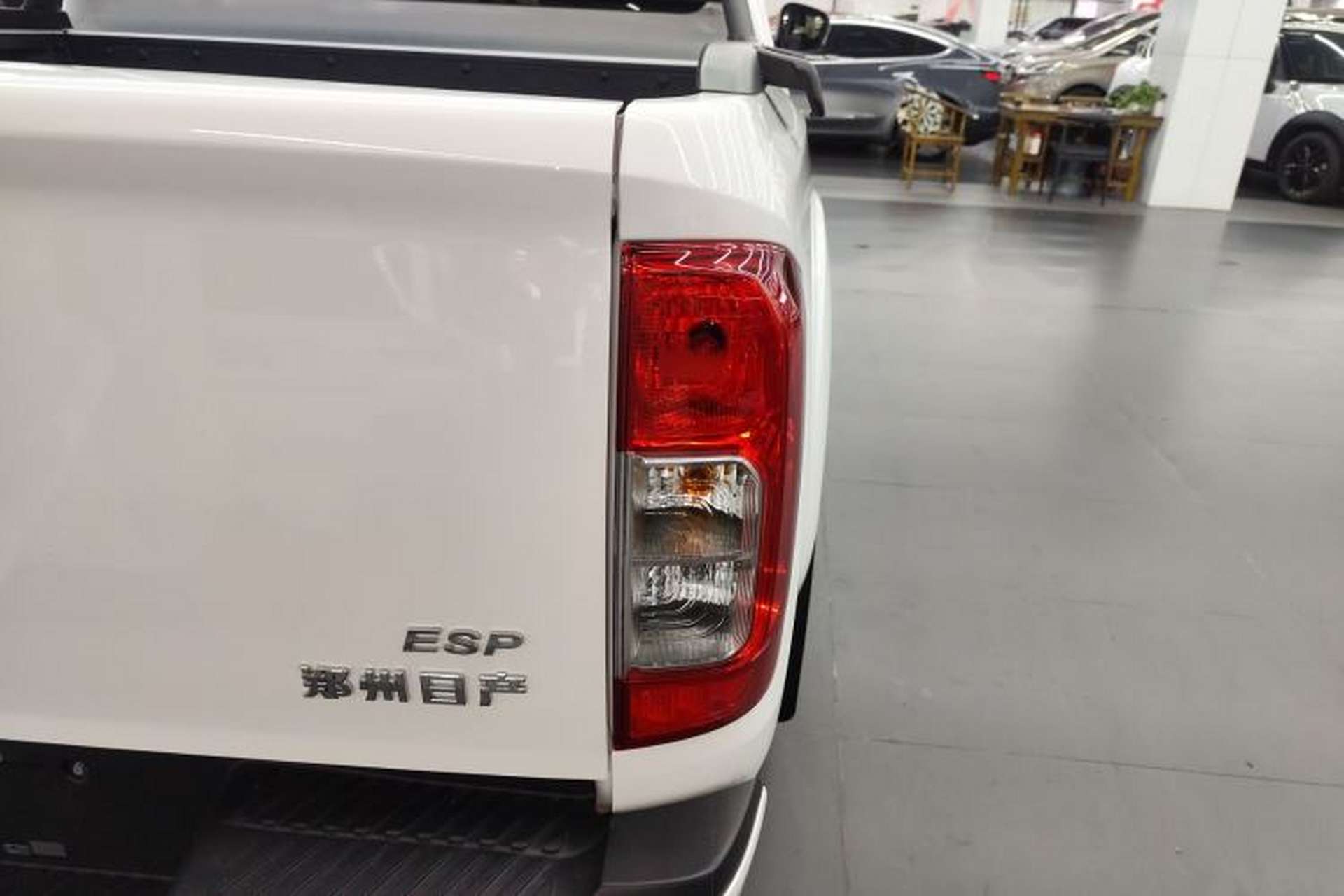 Used Dongfeng Ruichi 7 2025 Model, Two-Wheel-Drive Elite Edition Bucket Version Exterior 6
