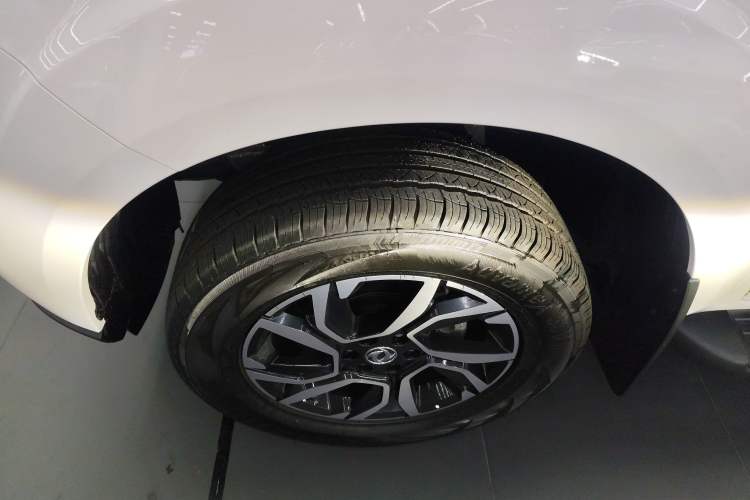 Used Dongfeng Ruichi 7 2025 Model, Two-Wheel-Drive Elite Edition Bucket Version Exterior 7