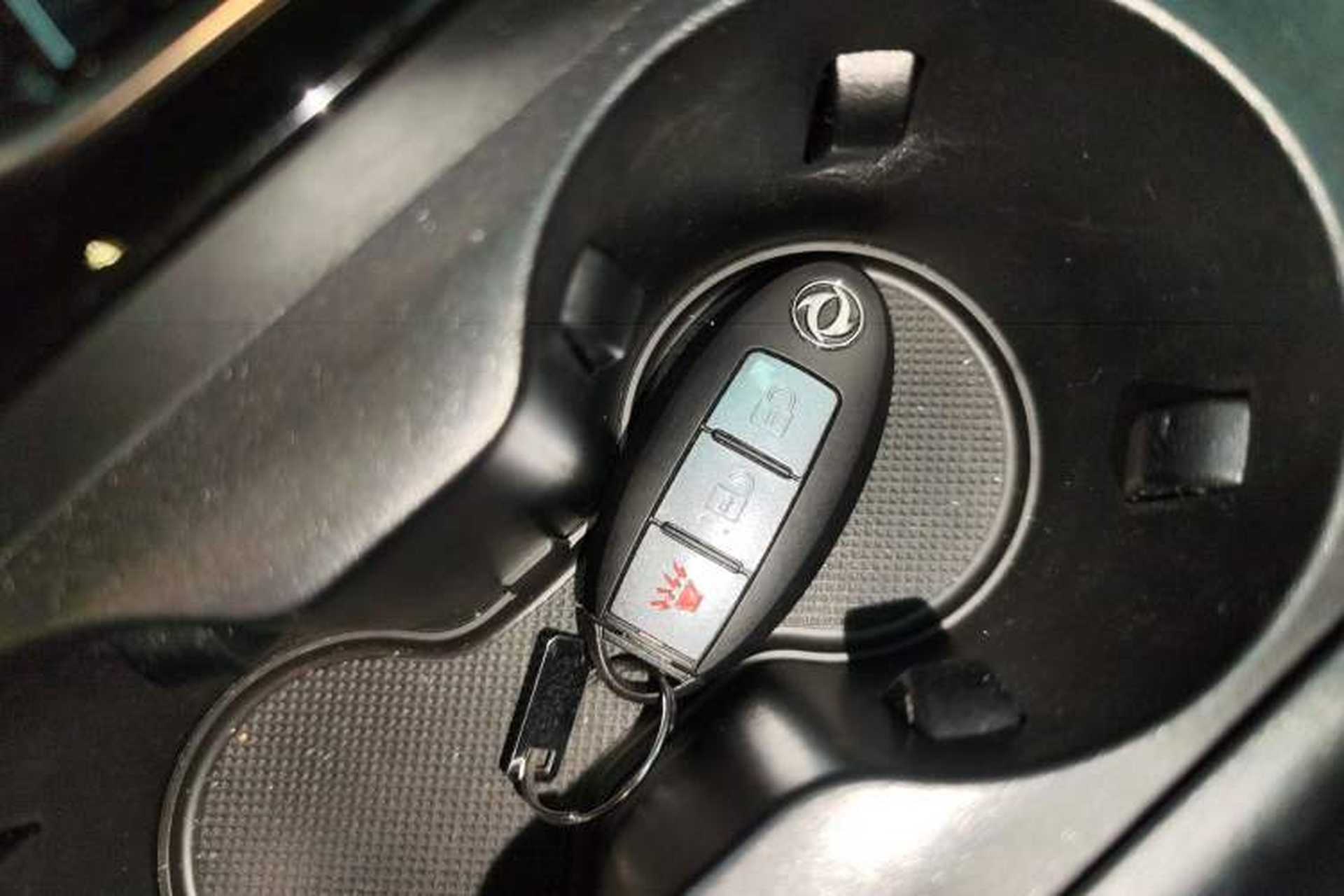 Used Dongfeng Ruichi 7 2025 Model, Two-Wheel-Drive Elite Edition Bucket Version Interior 1