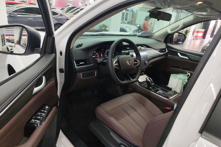 Used Dongfeng Ruichi 7 2025 Model, Two-Wheel-Drive Elite Edition Bucket Version Interior 3