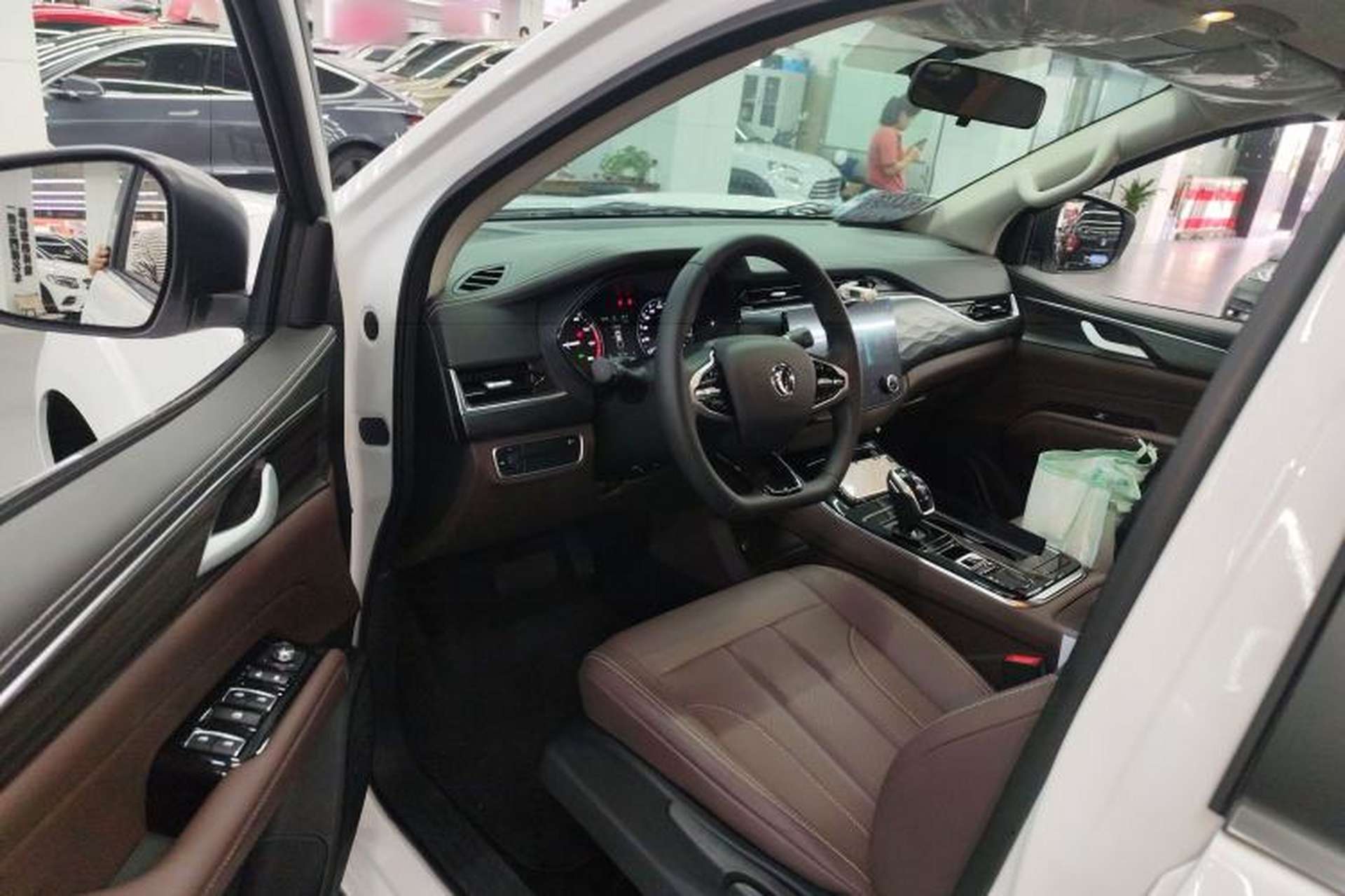 Used Dongfeng Ruichi 7 2025 Model, Two-Wheel-Drive Elite Edition Bucket Version Interior 3