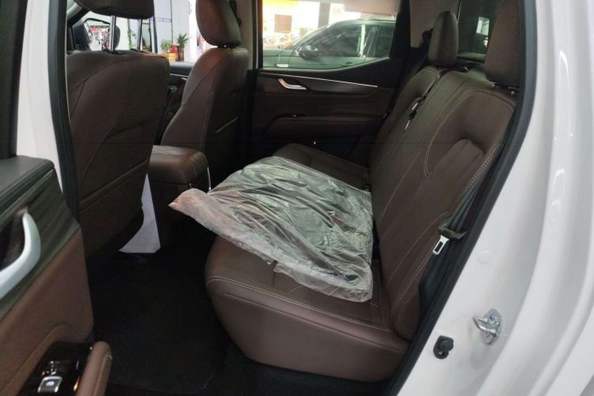 Used Dongfeng Ruichi 7 2025 Model, Two-Wheel-Drive Elite Edition Bucket Version Interior 4