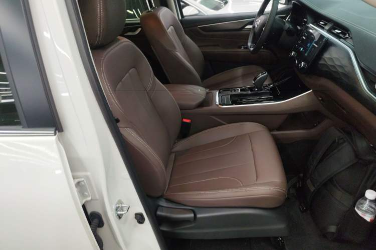 Used Dongfeng Ruichi 7 2025 Model, Two-Wheel-Drive Elite Edition Bucket Version Right Front Seat