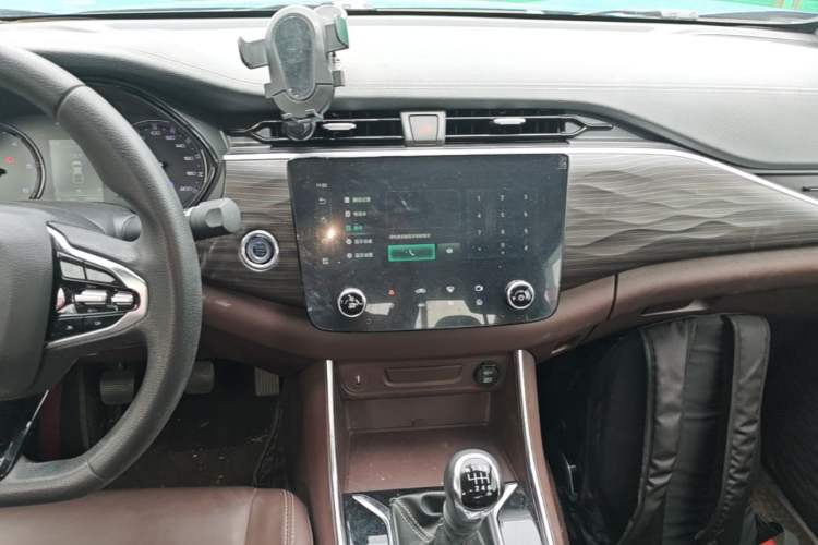 Used Dongfeng Ruichi 7 2022 2.3T Manual 4x4 Diesel Standard Version with Long Cargo Bed M9T Audio And AC Panel
