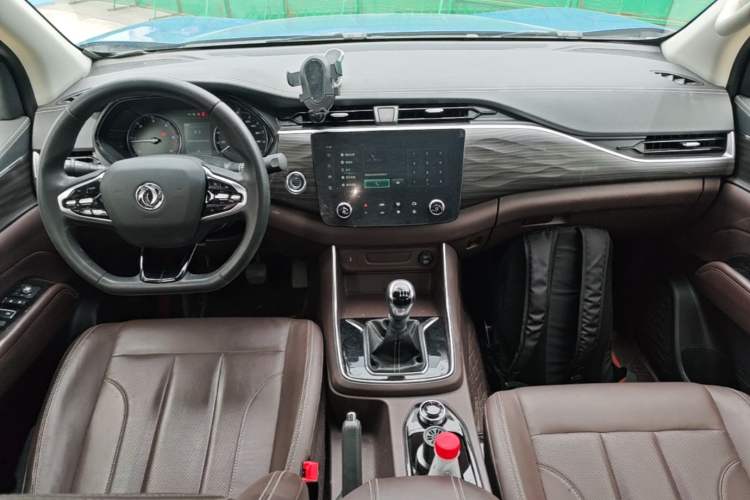 Used Dongfeng Ruichi 7 2022 2.3T Manual 4x4 Diesel Standard Version with Long Cargo Bed M9T Center Console