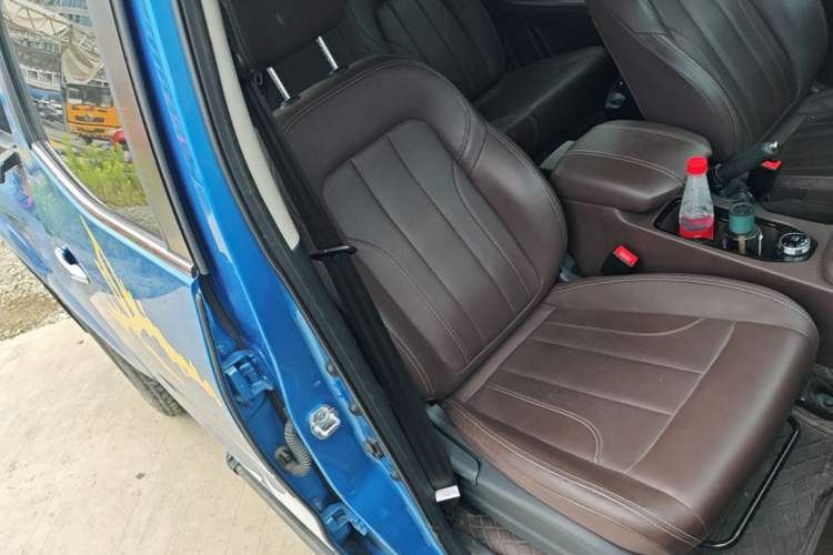 Used Dongfeng Ruichi 7 2022 2.3T Manual 4x4 Diesel Standard Version with Long Cargo Bed M9T Right Front Seat