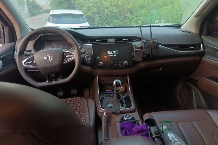 Used Dongfeng Ruichi 7 2022 2.3T Manual 4x4 Diesel Standard Version with Long Cargo Bed M9T Center Console