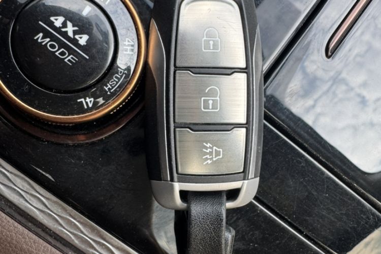 Used Dongfeng Ruichi 7 2022 2.3T Automatic All-Wheel-Drive Diesel Flagship M9T Interior 1