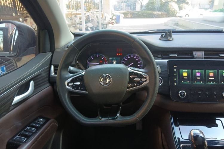 Used Dongfeng Ruichi 7 2022 2.3T Automatic All-Wheel Drive Diesel Standard Version with Long Cargo Bed M9T Interior 2