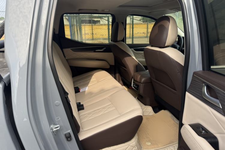 Used Dongfeng Ruichi 7 2022 2.3T Automatic All-Wheel-Drive Diesel Flagship M9T Interior 3