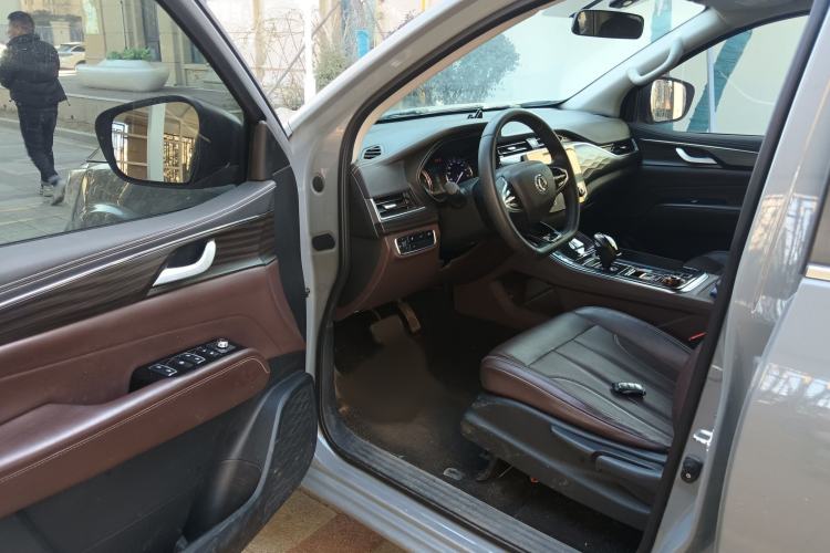 Used Dongfeng Ruichi 7 2022 2.3T Automatic All-Wheel Drive Diesel Standard Version with Long Cargo Bed M9T Interior 3