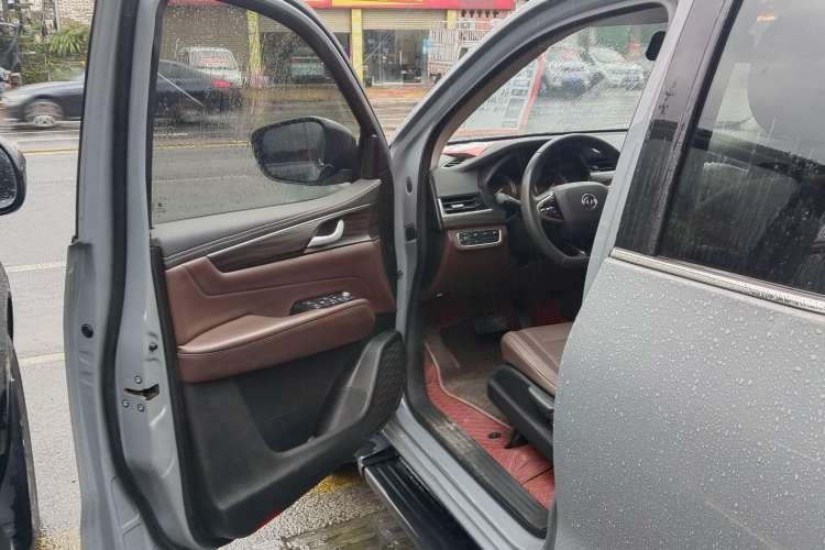 Used Dongfeng Ruichi 7 2022 2.3T Automatic All-Wheel Drive Diesel Standard Version with Long Cargo Bed and Flat-Floor M9T Interior 9