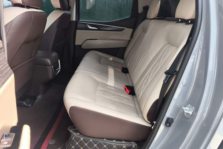 Used Dongfeng Ruichi 7 2022 2.3T Automatic 4x4 Diesel Flagship Long Cargo Bed M9T Left Rear Seat