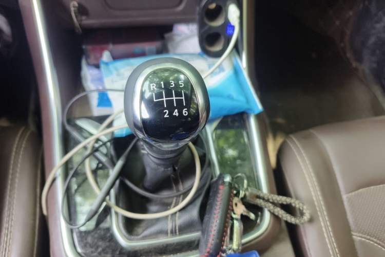 Used Dongfeng Ruichi 7 2022 2.3T Manual Two-Wheel Drive Diesel Standard Version with Long Cargo Bed and Flatbed M9T Gear Lever