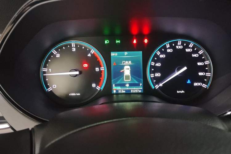 Used Dongfeng Ruichi 7 2022 2.3T Automatic Two-Wheel Drive Diesel Standard Version with Long Cargo Bed and Flat-Floor Design M9T Instrument Cluster
