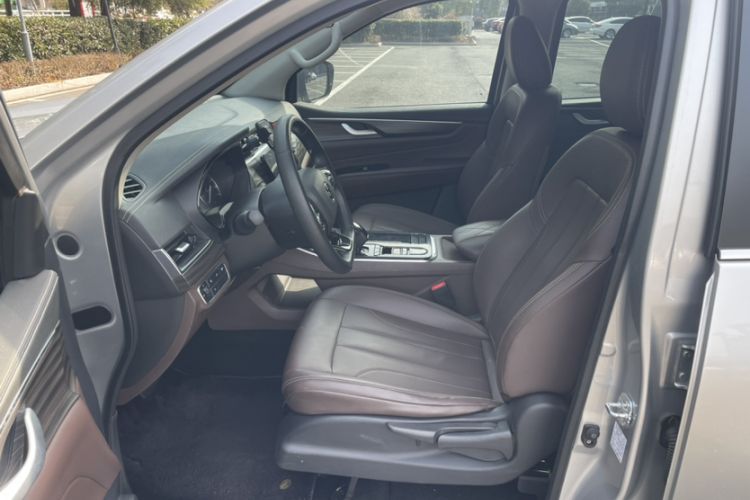 Used Dongfeng Ruichi 7 2022 2.3T Automatic Two-Wheel Drive Diesel Standard Version with Long Cargo Bed and Flat-Floor Design M9T Left Front Seat