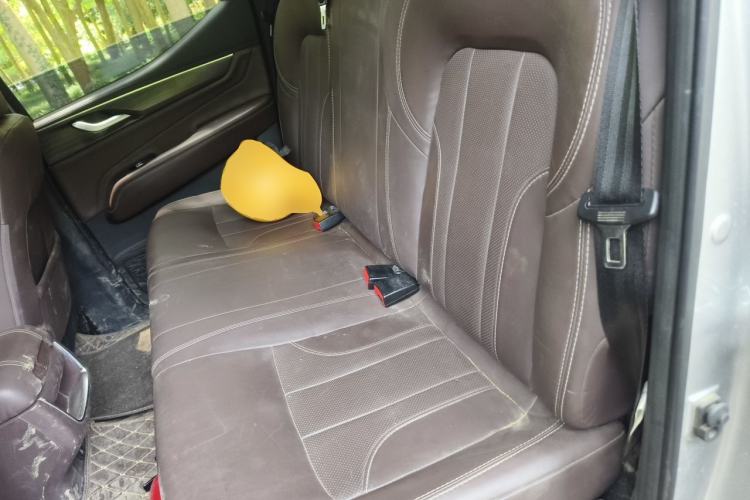 Used Dongfeng Ruichi 7 2022 2.3T Manual Two-Wheel Drive Diesel Standard Version with Long Cargo Bed and Flatbed M9T Left Rear Seat