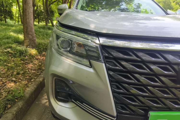 Used Dongfeng Ruichi 7 2022 2.3T Manual Two-Wheel Drive Diesel Standard Version with Long Cargo Bed and Flatbed M9T Right Front Headlight