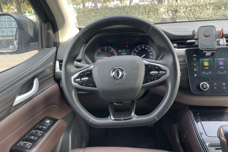 Used Dongfeng Ruichi 7 2022 2.3T Automatic Two-Wheel Drive Diesel Standard Version with Long Cargo Bed and Flat-Floor Design M9T Steering Wheel