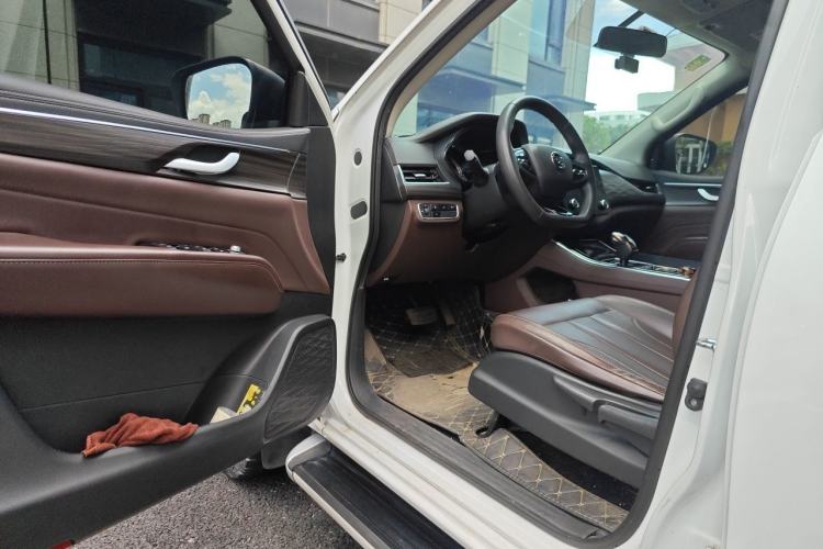 Used Dongfeng Ruichi 7 2022 2.3T Automatic All-Wheel Drive Diesel Standard Version with Long Cargo Bed and Flat-Floor M9T Driver Seat