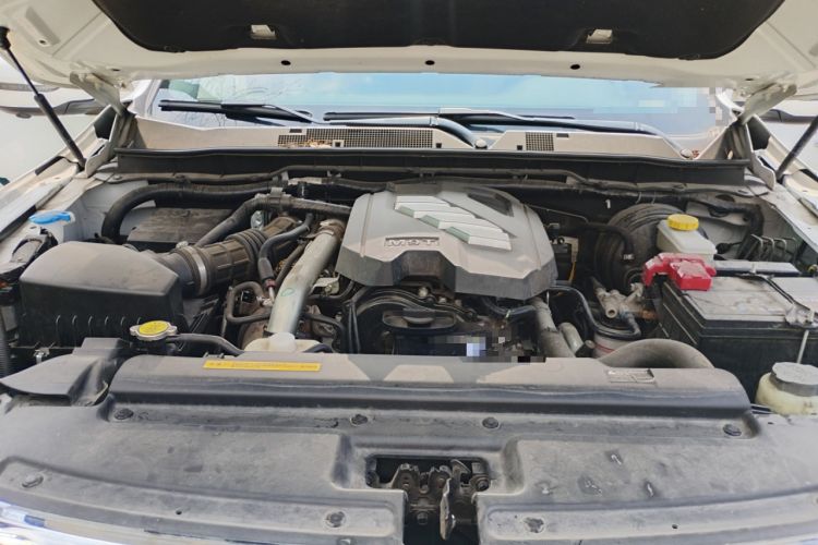 Used Dongfeng Ruichi 7 2022 2.3T Automatic All-Wheel-Drive Diesel Flagship Version with Five-Link Suspension M9T Engine Bay