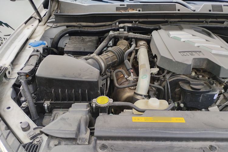 Used Dongfeng Ruichi 7 2022 2.3T Automatic All-Wheel-Drive Diesel Flagship Version with Five-Link Suspension M9T Engine Bay Right