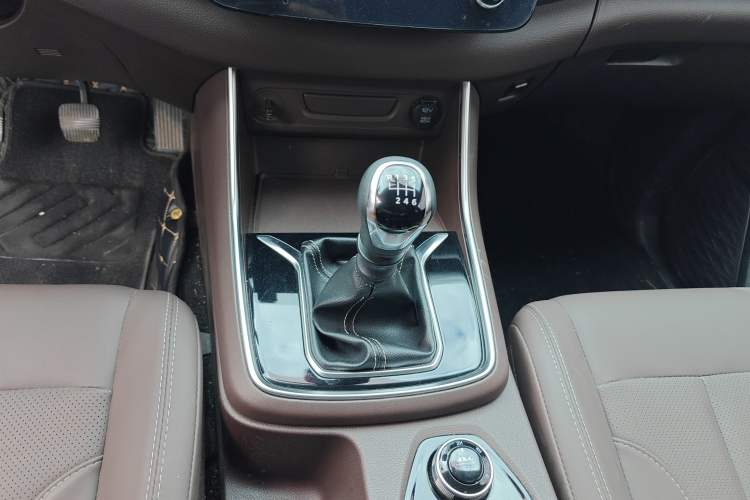 Used Dongfeng Ruichi 7 2022 2.3T Manual 4x4 Diesel Standard Edition Flatbed Cargo Box M9T Gear Lever