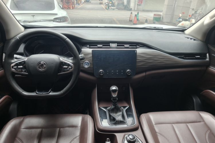 Used Dongfeng Ruichi 7 2022 2.3T Manual 4x4 Diesel Standard Version with Long Cargo Bed and Flatbed M9T Interior 3