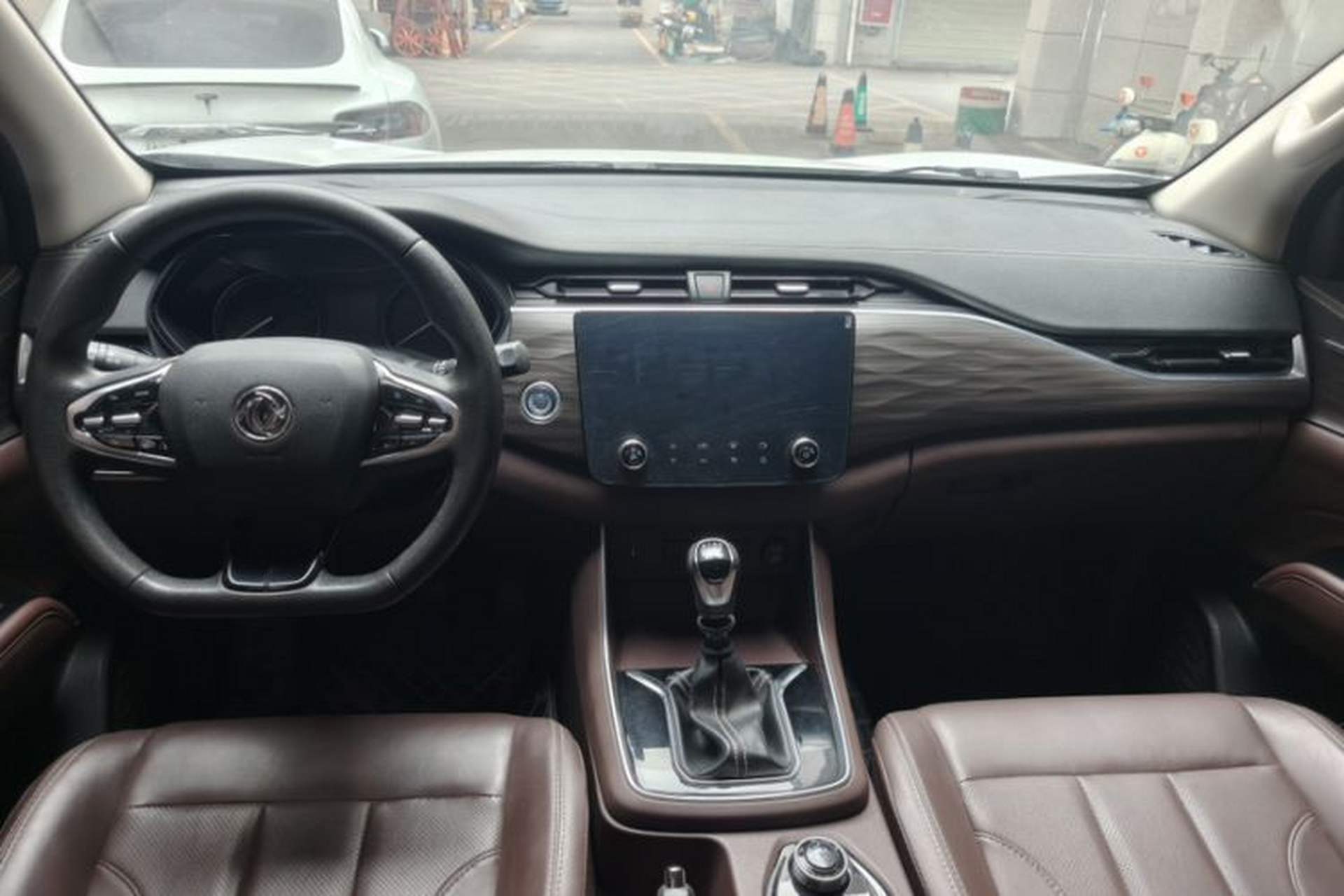 Used Dongfeng Ruichi 7 2022 2.3T Manual 4x4 Diesel Standard Version with Long Cargo Bed and Flatbed M9T Interior 3