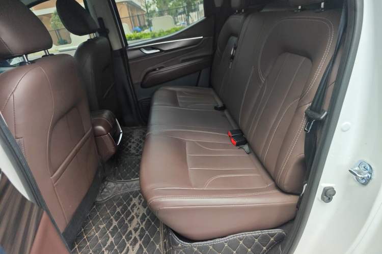 Used Dongfeng Ruichi 7 2022 2.3T Automatic All-Wheel Drive Diesel Standard Version with Long Cargo Bed and Flat-Floor M9T Left Rear Seat